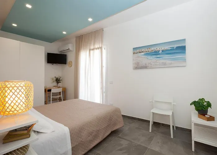 Nerissa Suites&rooms ゲストハウス 4*